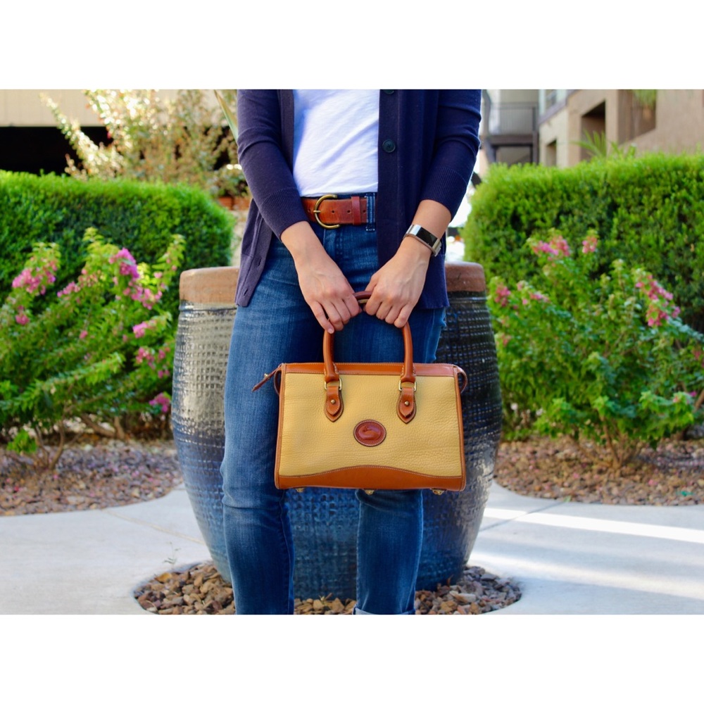 ❌SOLD❌ Dooney & Bourke AWL Vintage Classic Satchel - Picture 6 of 6